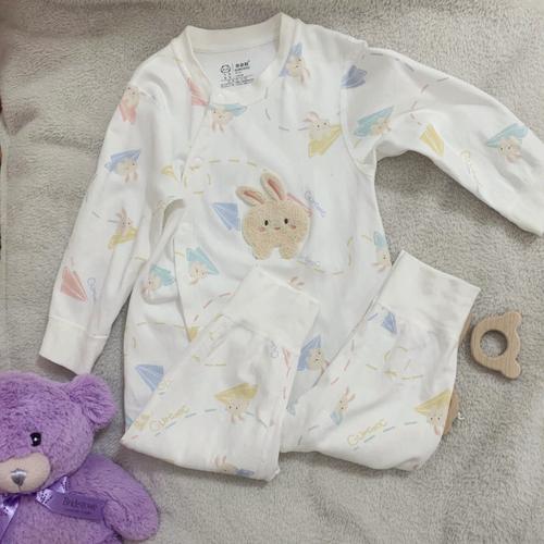 两个月国内助孕宝宝穿什么衣服